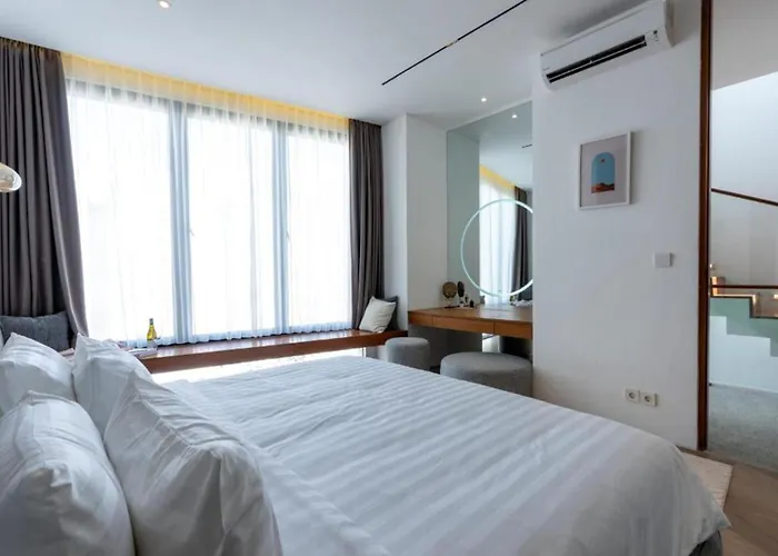 Pantai Lima 2br With Rooftop Only 500m To *