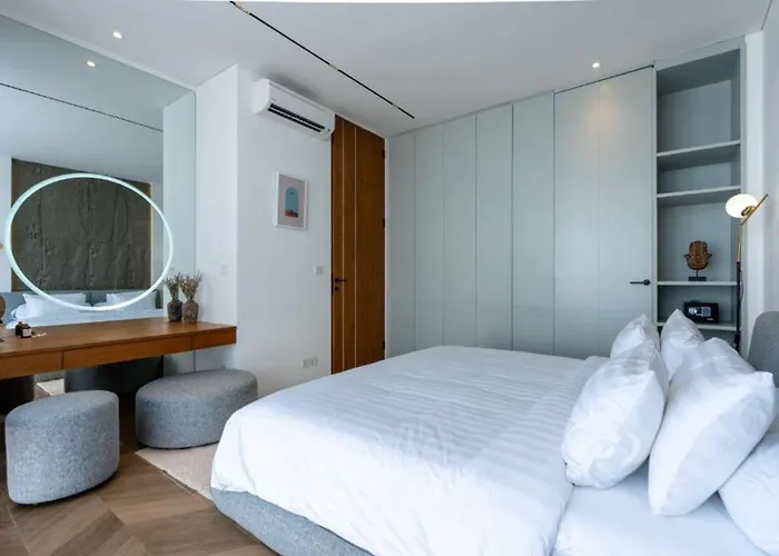 Pantai Lima 2br With Rooftop Only 500m To Villa