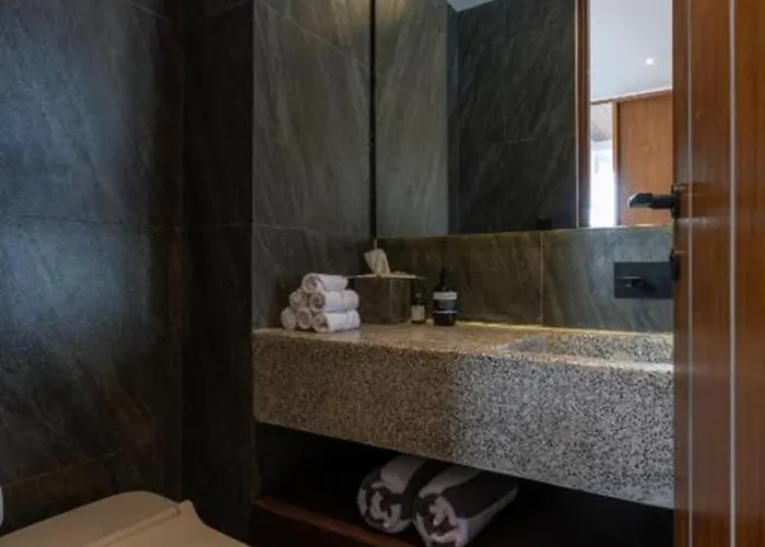 Pantai Lima 2br With Rooftop Only 500m To Villa Canggu